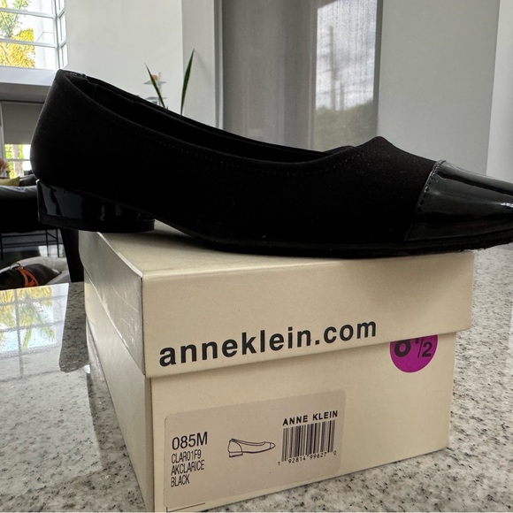 AK Clarice Blk Low Heel Patent Lthr Toe Area, Back Accent & Heel, Fabric Body. - Picture 2 of 5